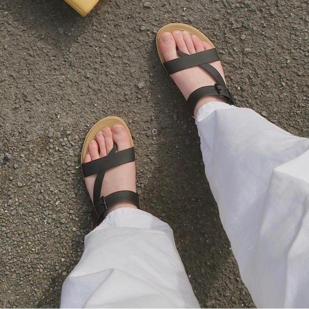 new Crocs Women's Tulum Toe Post Sandals in size 9 women.